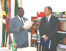 ambassador_diaz_presents_credentials_to_president_liverpool.jpg