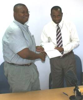 pm_skerrit_hands_cheque_to_newton.jpg