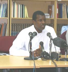 education_minister_henderson_at_september_2008_cabinet_briefing.jpg