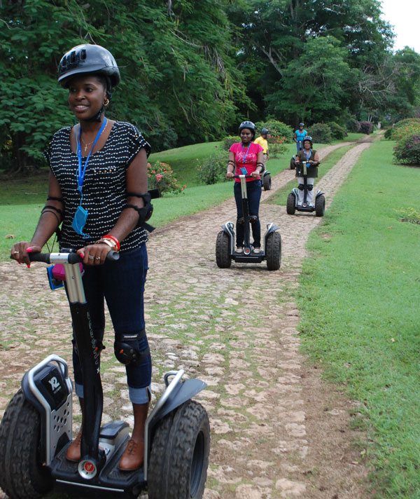 Janiel-Hamilton-leading-the-group-on-Prospect-tour1