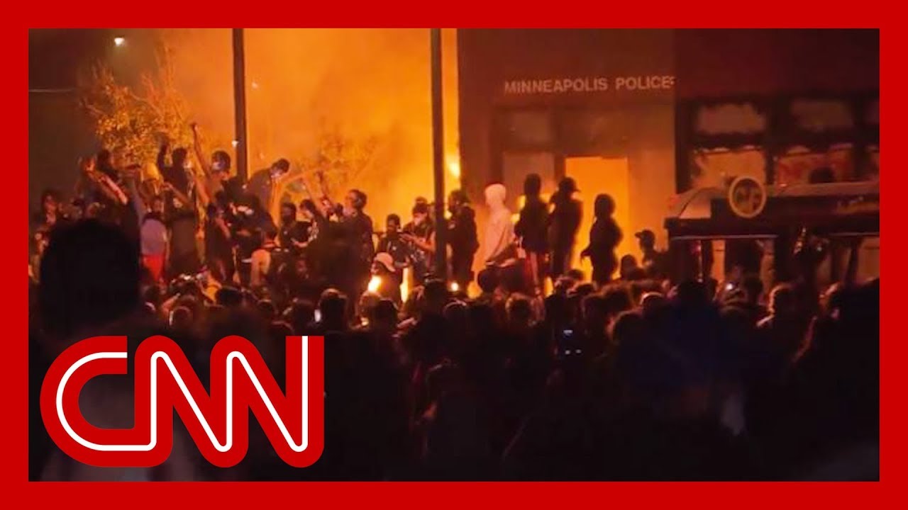 CNN reporter says 'zero' police presence as Minneapolis precinct burns 1