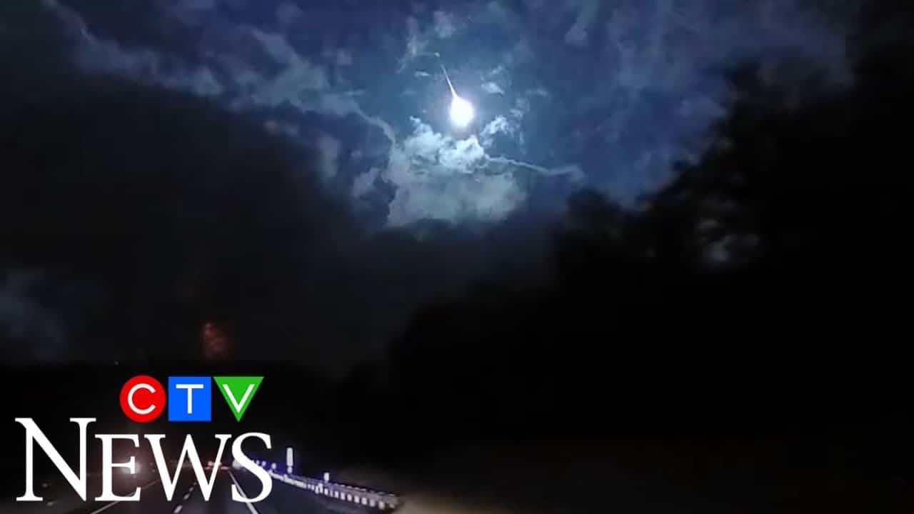 Meteor streaks across the night sky over southern Ontario 3
