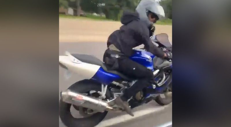 WATCH: Motorcyclist appears to punch off car mirror while driving on busy highway in Ontario 1