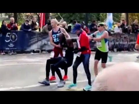 WATCH: Two strangers help fallen runner finish NYC marathon 1