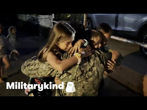 Deployed sailor shocks kids with FaceTime surprise | Militarykind 6