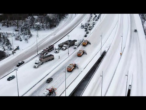 Winter storm forces closures of major highways as heavy snowfall pummels Toronto 1