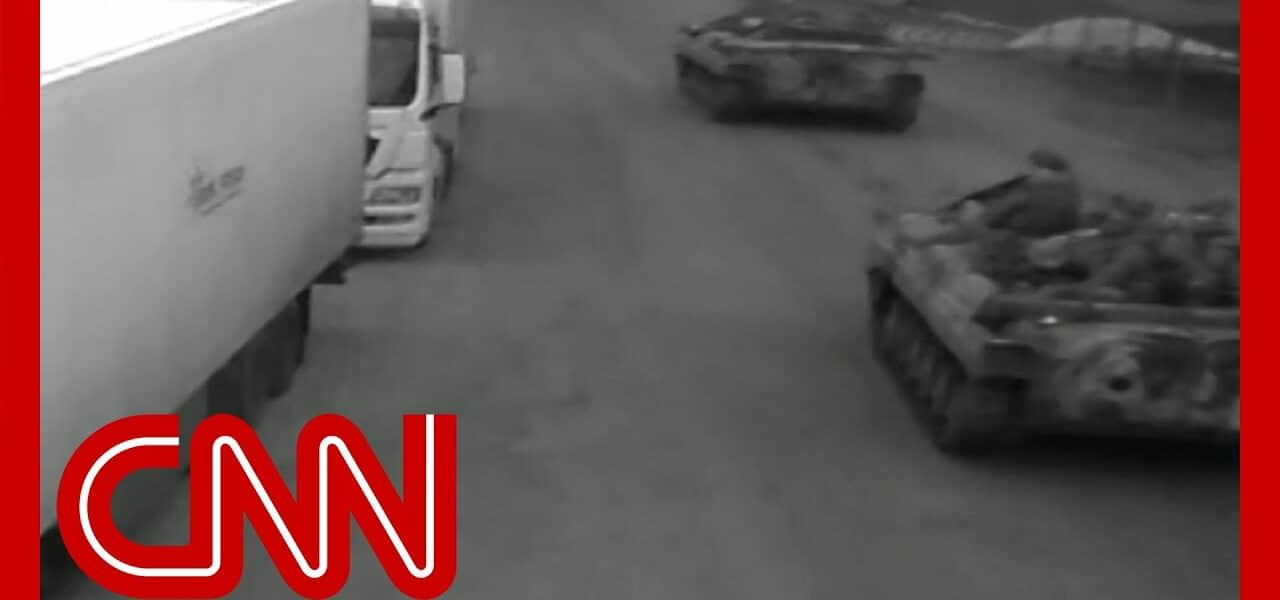 Video shows tanks crossing Ukraine's border from Belarus 1