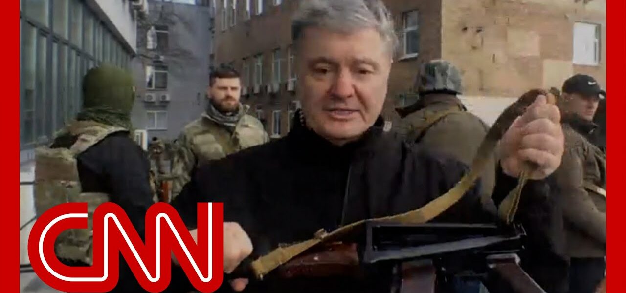 Former Ukrainian president is on the streets with a rifle 1