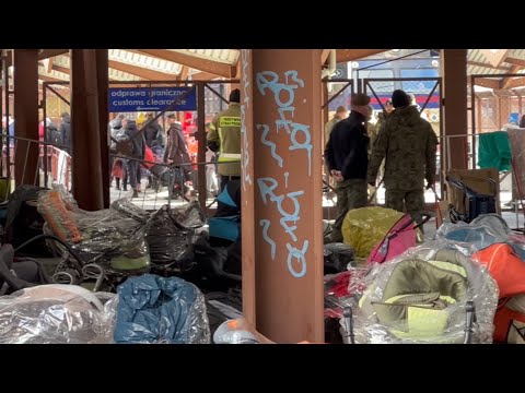 'Steady crush of people' | CTV News at train station in Przemysl, Poland 1