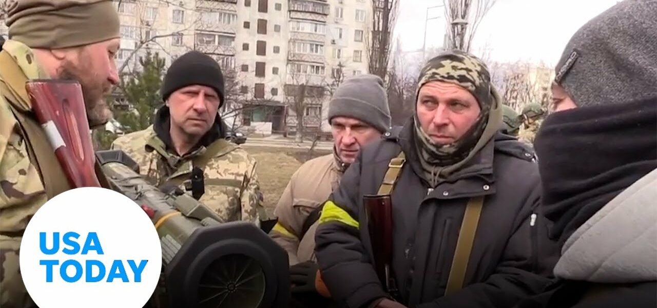 Ukrainian volunteers train to use anti-tank weapons | USA TODAY 1