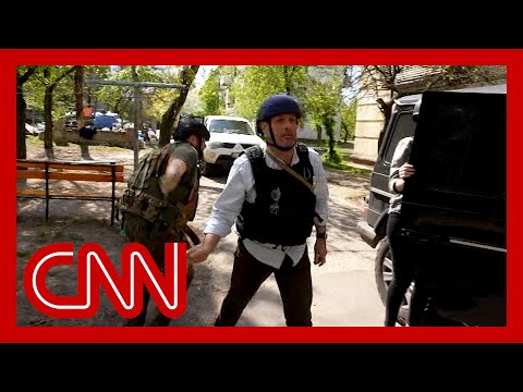 CNN goes to frontline city where Ukrainians remain amid constant shelling 9