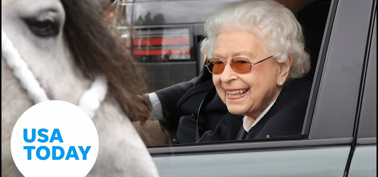 Queen Elizabeth II all smiles as she is spotted enjoying horse show | USA TODAY 1