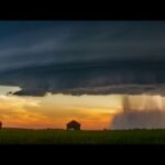 WATCH: Amazing video shows supercell thunderstorm in Canada 8