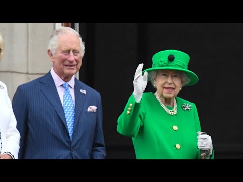 Queen makes surprise appearance as Platinum Jubilee ends 1