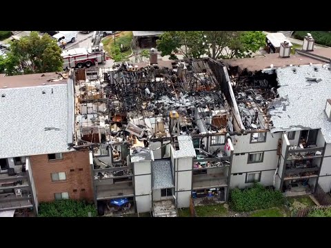 Dozens homeless after fire rips through townhomes in Mississauga, Ont. 1