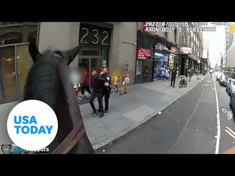 NYPD officer on horseback chases robbery suspect in Times Square | USA TODAY #Shorts 1