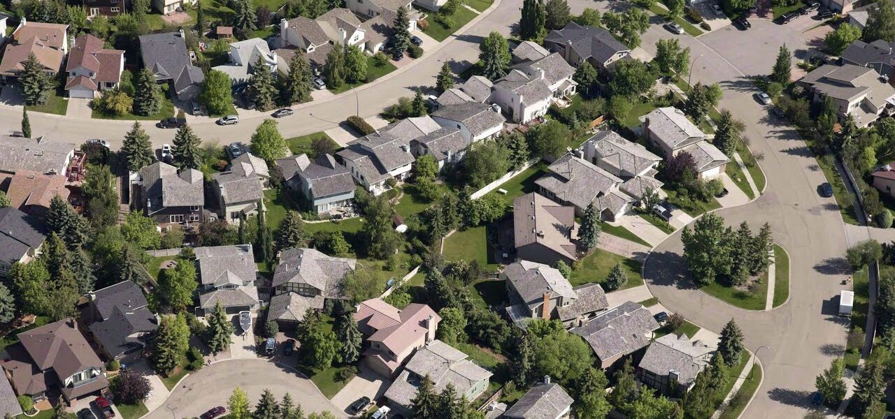 Canada's housing market: CMHC expects recession by end of 2022 1