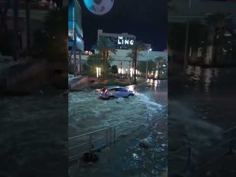 Heavy rain floods Vegas Strip, casinos | USA TODAY #Shorts 8