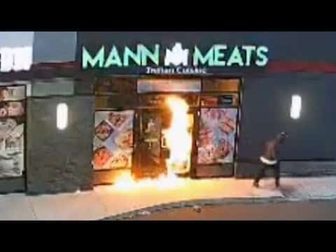 WATCH: Molotov cocktails thrown into Edmonton restaurant 1