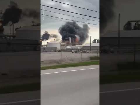 BP oil refinery in Ohio breaks out in flames | USA TODAY #Shorts 6