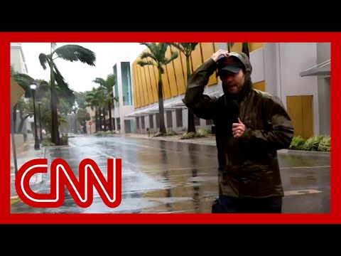 Watch CNN meteorologist report through Hurricane Ian winds 1