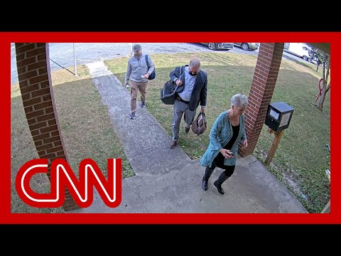 See video of ex-Georgia official escorting Trump operatives into election offices 9