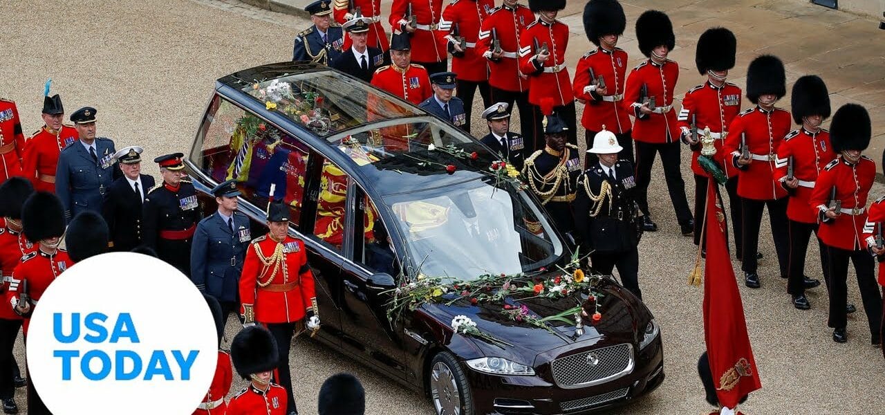 Mourners say final goodbyes to Queen Elizabeth II at St. George's Chapel | USA TODAY 5
